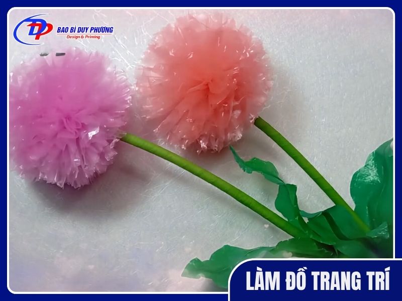 Tái chế túi nilon thành bông hoa trang trí