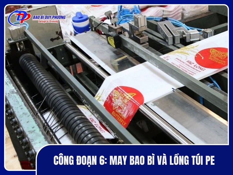 Công đoạn 6: May bao bì và lồng túi PE